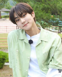 hello welcome to my carrd (◝‿◜｡)